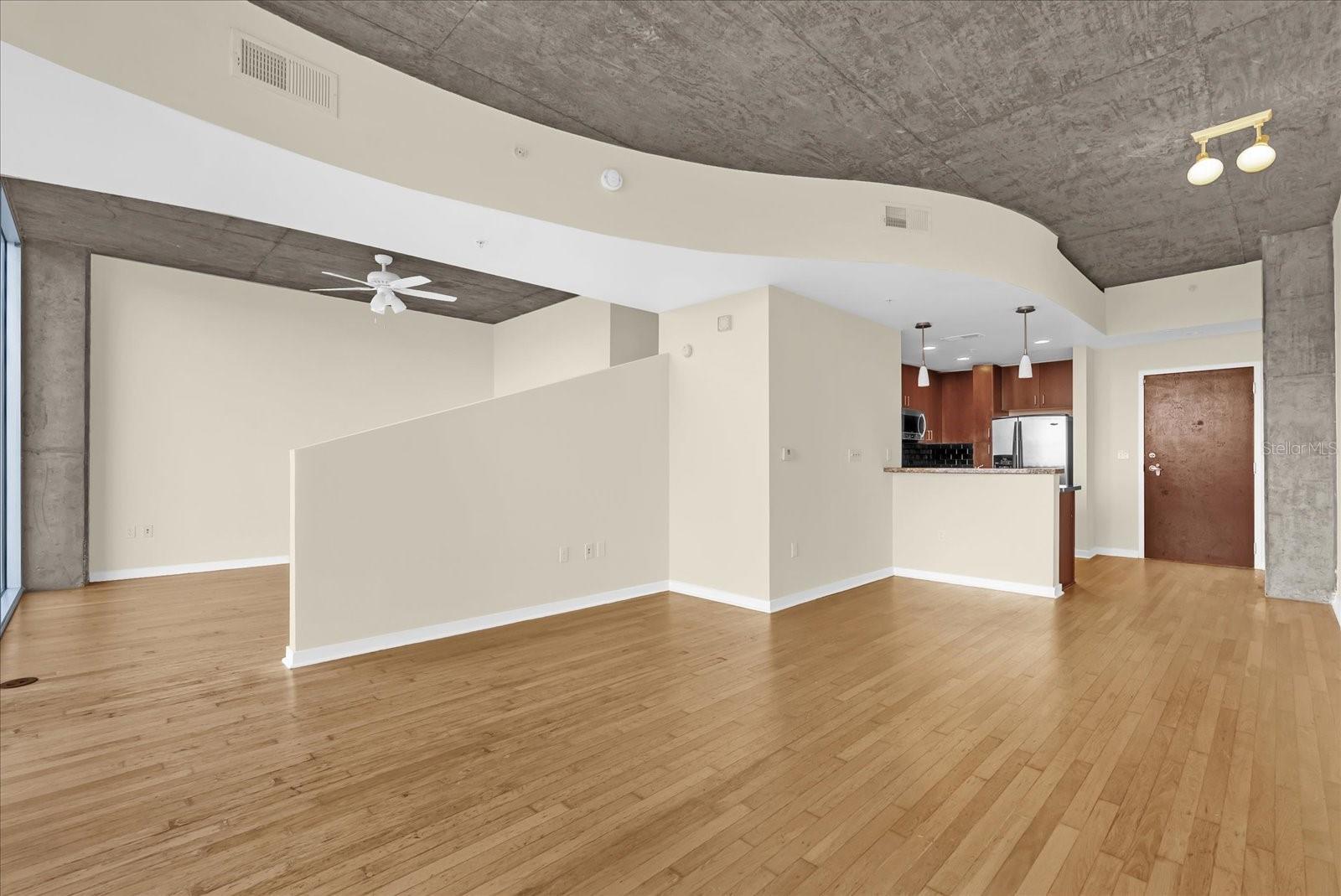 Image 8 of 22 For 155 Court Avenue 1613