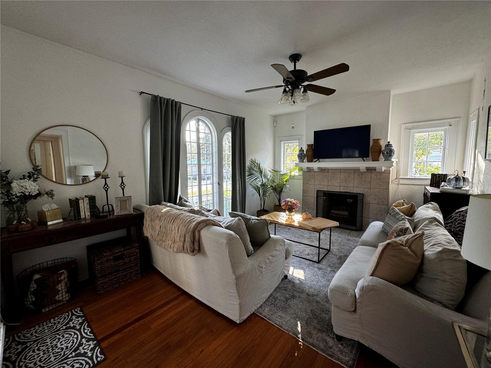 Image 3 of 22 For 1819 Central Boulevard