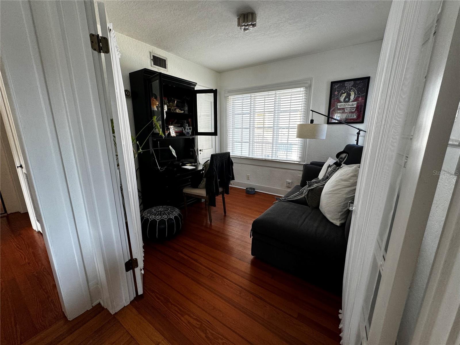 Image 6 of 22 For 1819 Central Boulevard