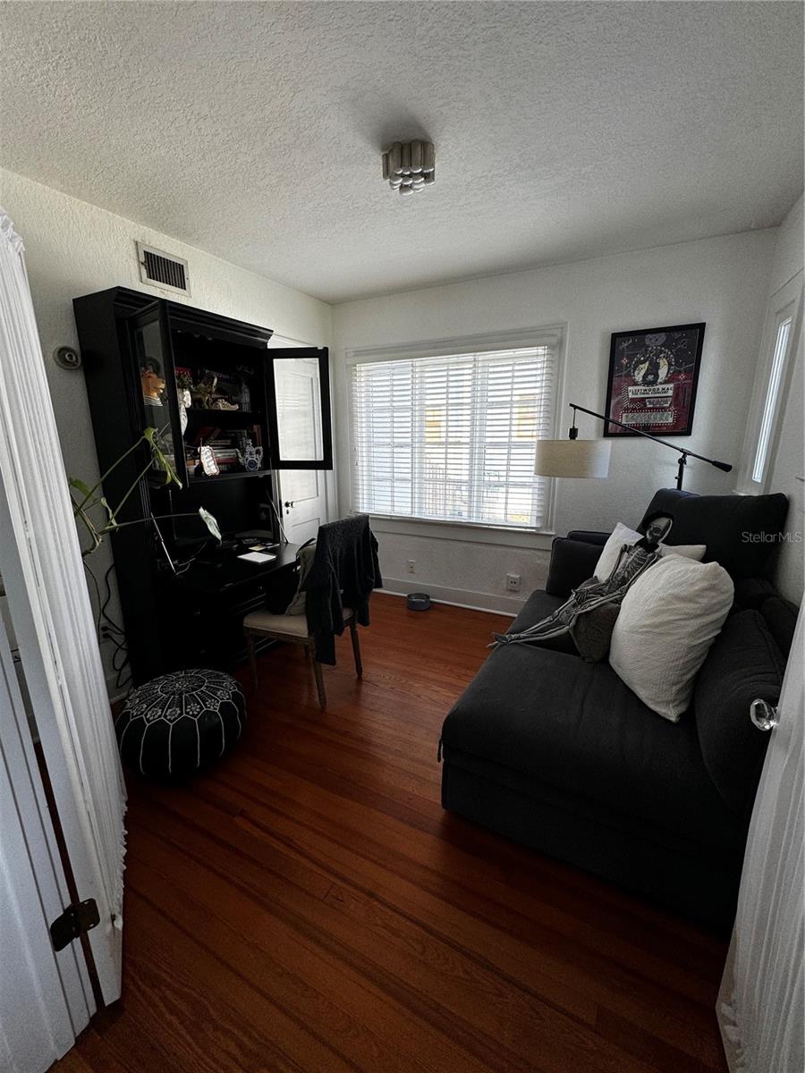 Image 7 of 22 For 1819 Central Boulevard