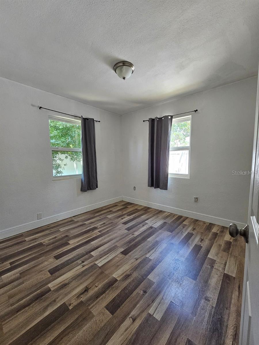 Image 4 of 13 For 1718 Guinyard Way