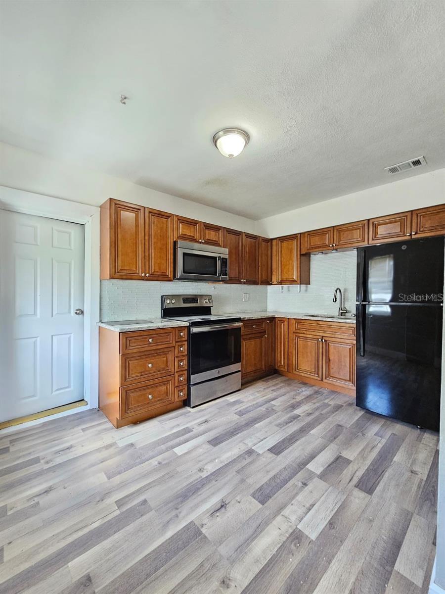 Image 6 of 13 For 1718 Guinyard Way