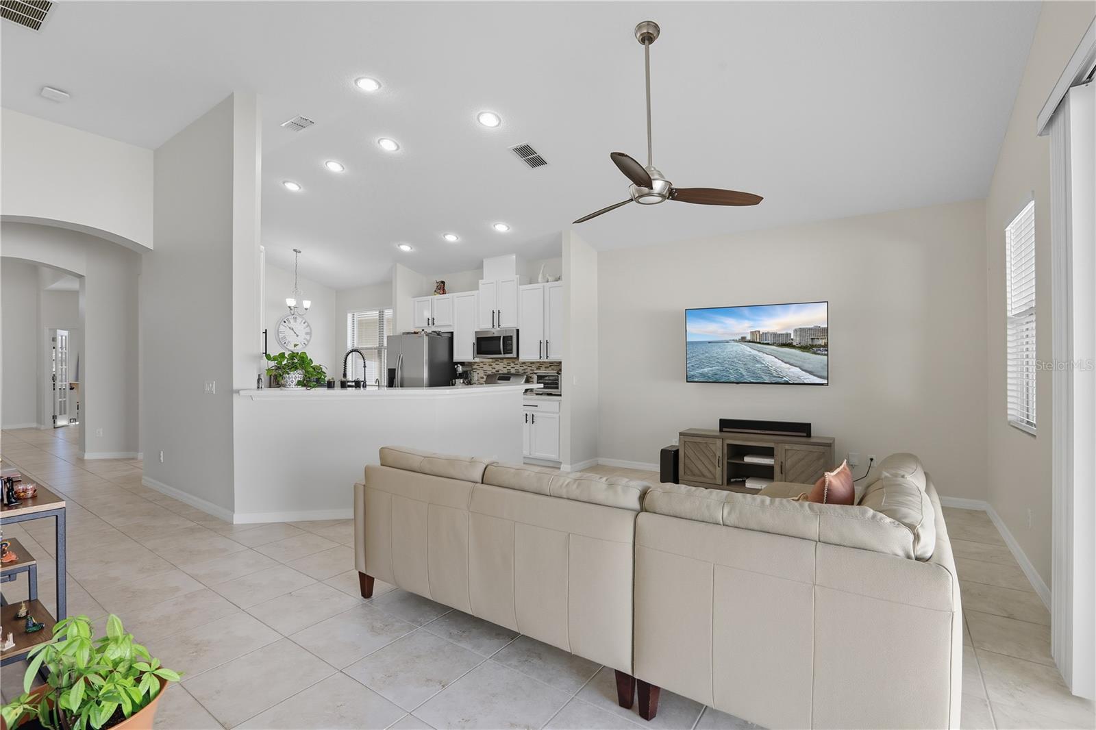 Image 7 of 34 For 12154 Beach Fern Road