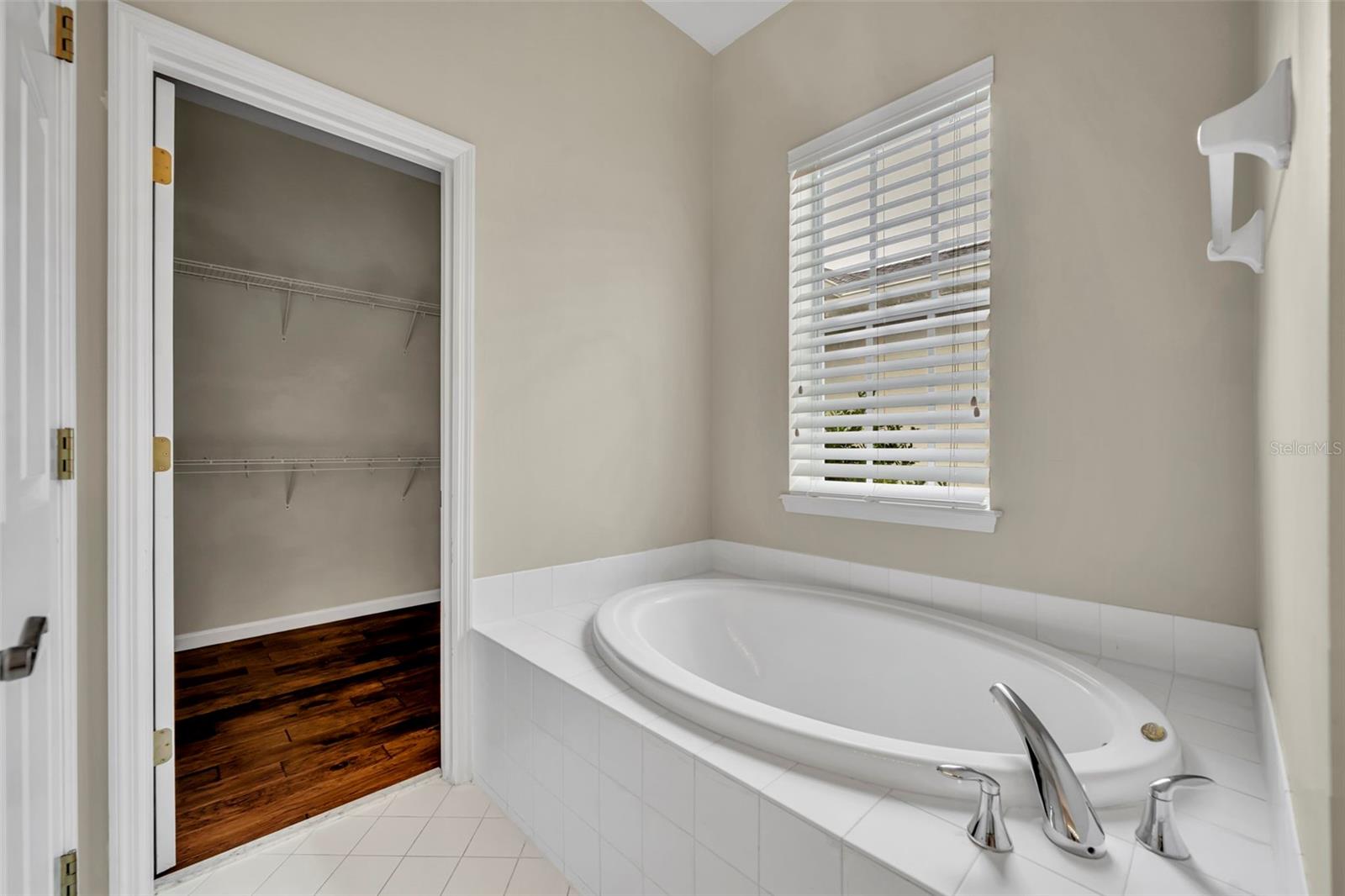 Image 28 of 52 For 4494 Twinview Lane