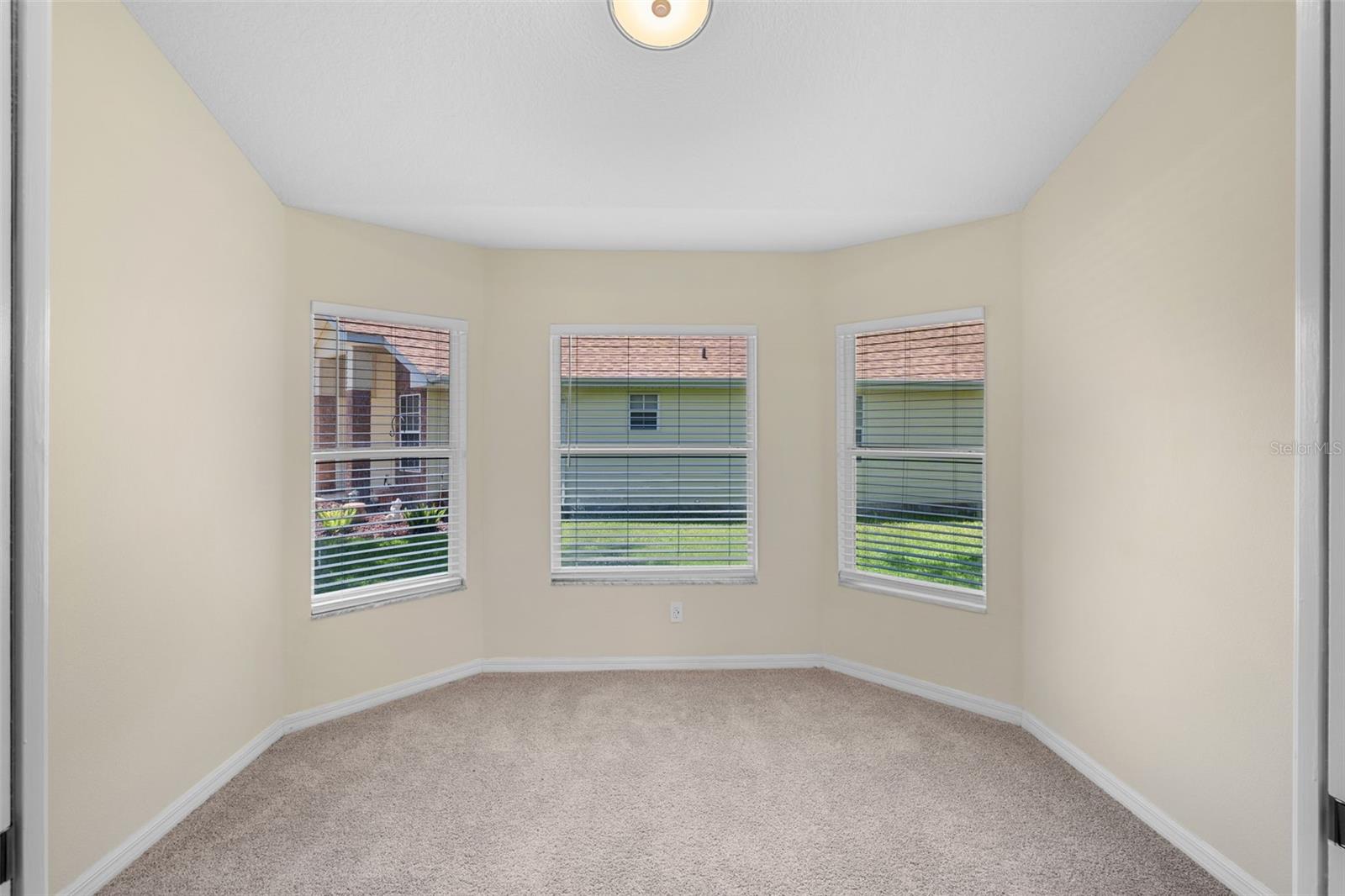 Image 12 of 59 For 5622 King James Avenue