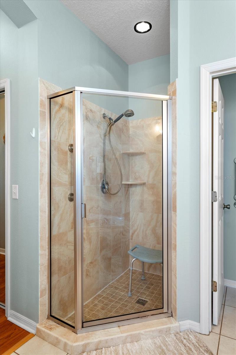Image 16 of 29 For 13500 Biscayne Drive