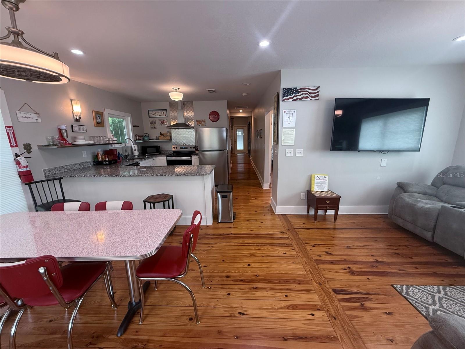 Image 10 of 32 For 20730 Powell Road