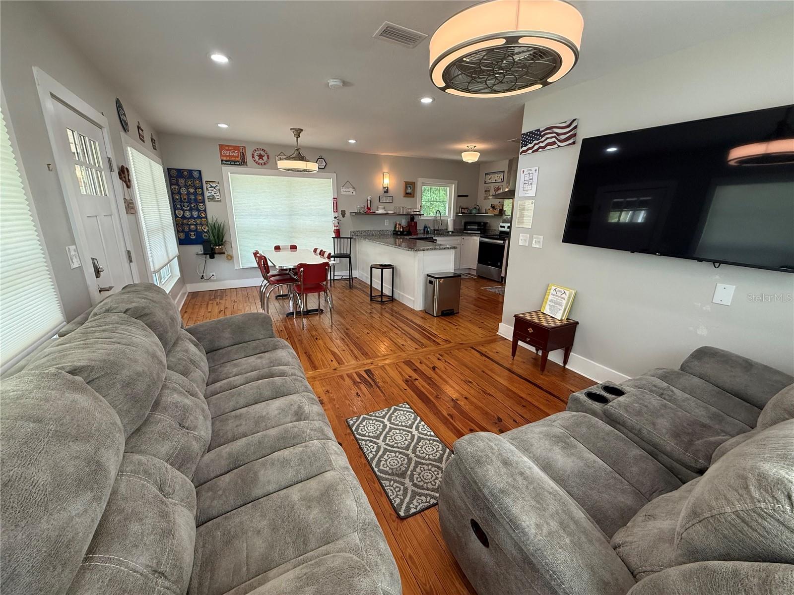 Image 8 of 32 For 20730 Powell Road