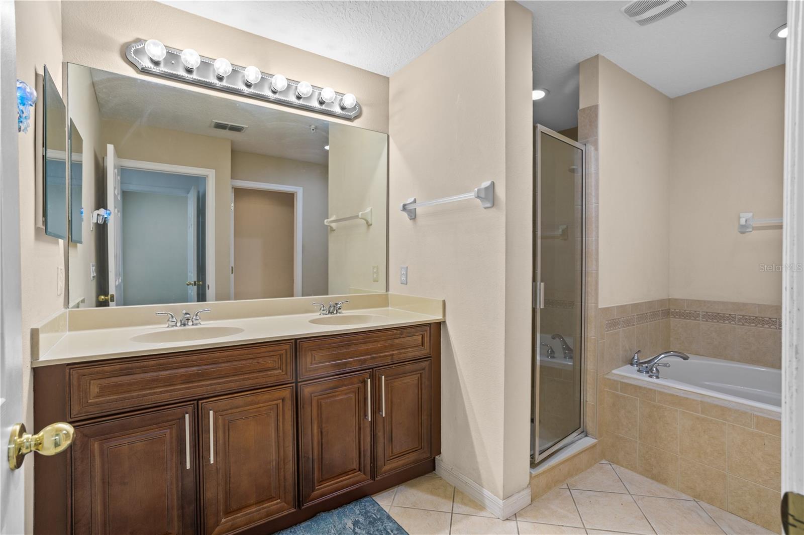 Image 14 of 24 For 9450 Silver Buttonwood Street