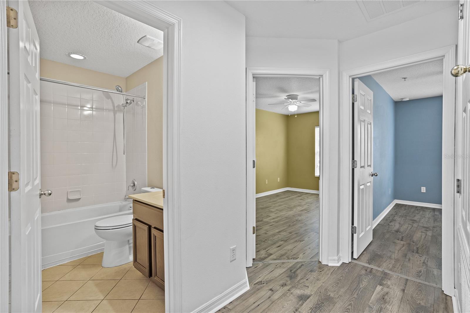 Image 17 of 24 For 9450 Silver Buttonwood Street