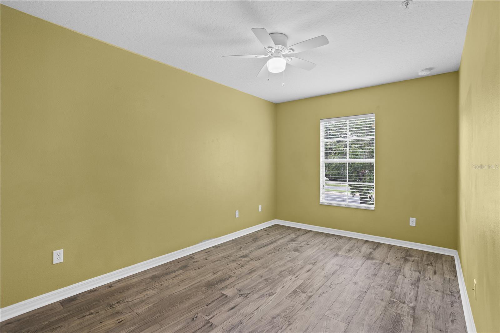 Image 18 of 24 For 9450 Silver Buttonwood Street