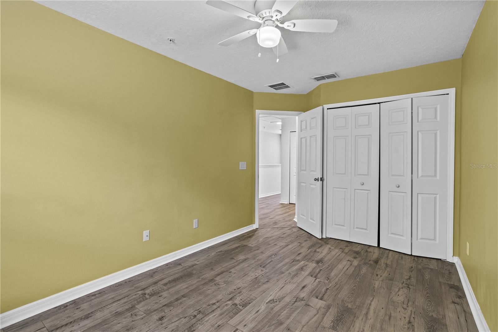 Image 19 of 24 For 9450 Silver Buttonwood Street