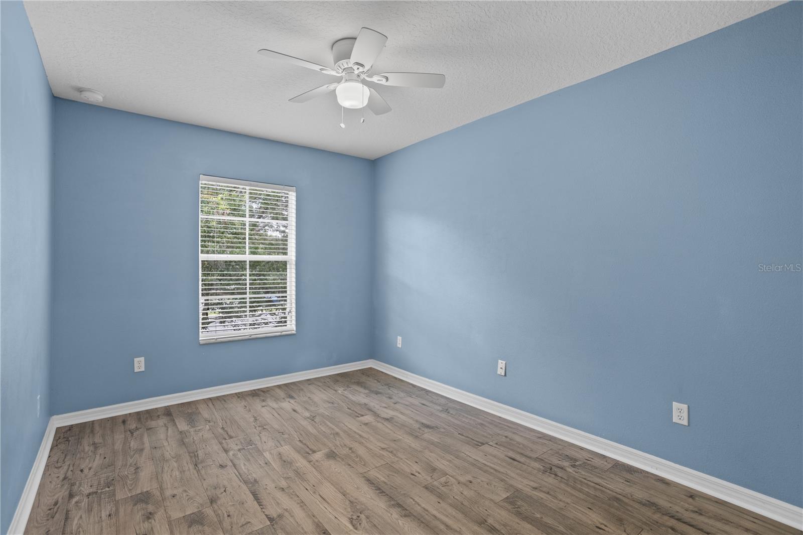 Image 20 of 24 For 9450 Silver Buttonwood Street