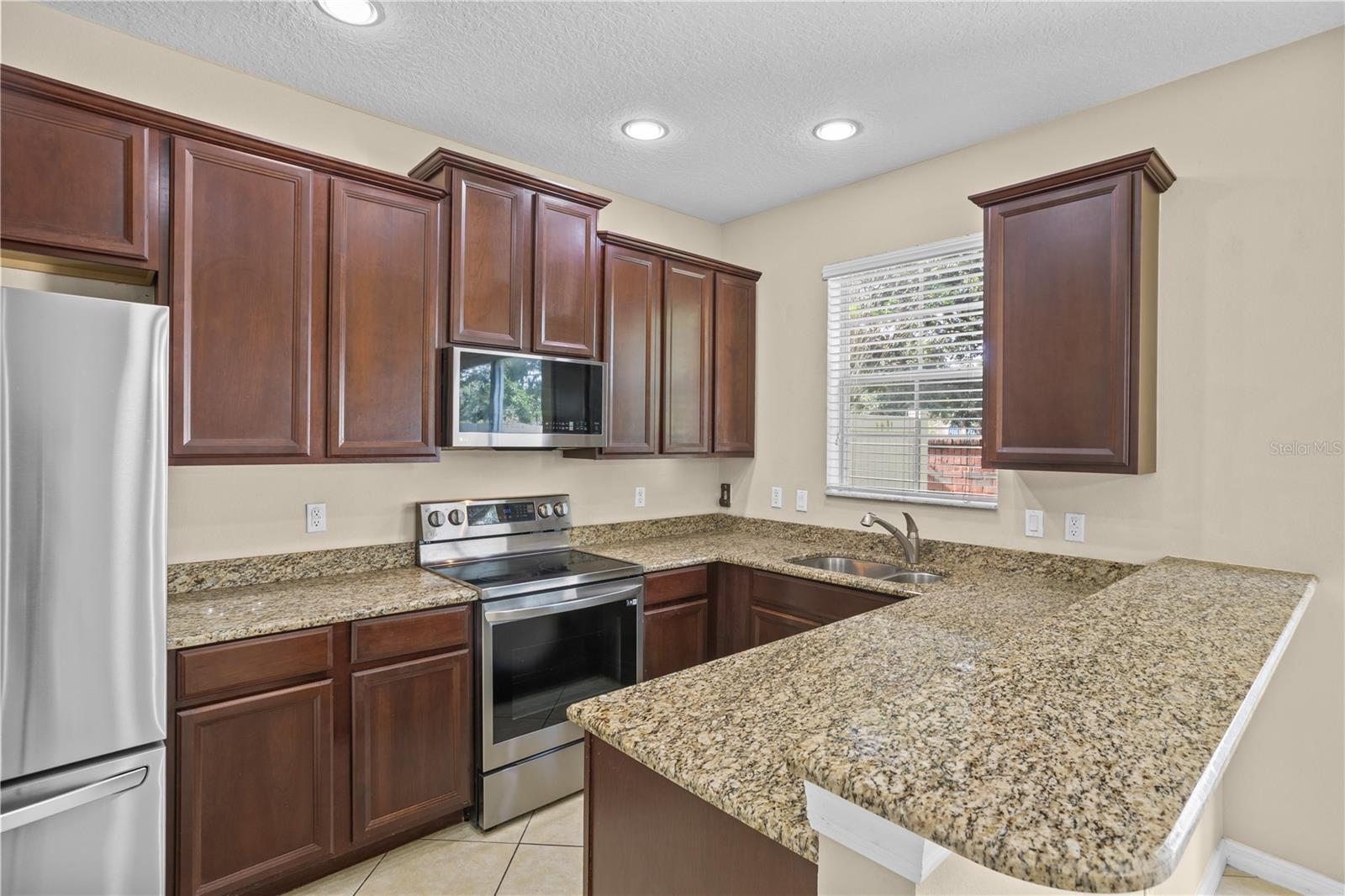 Image 7 of 24 For 9450 Silver Buttonwood Street