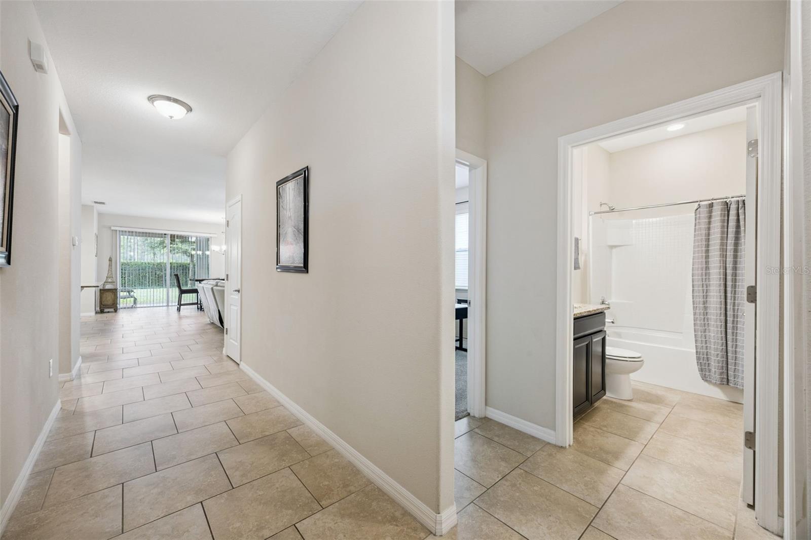 Image 14 of 56 For 653 Victoria Trails Boulevard