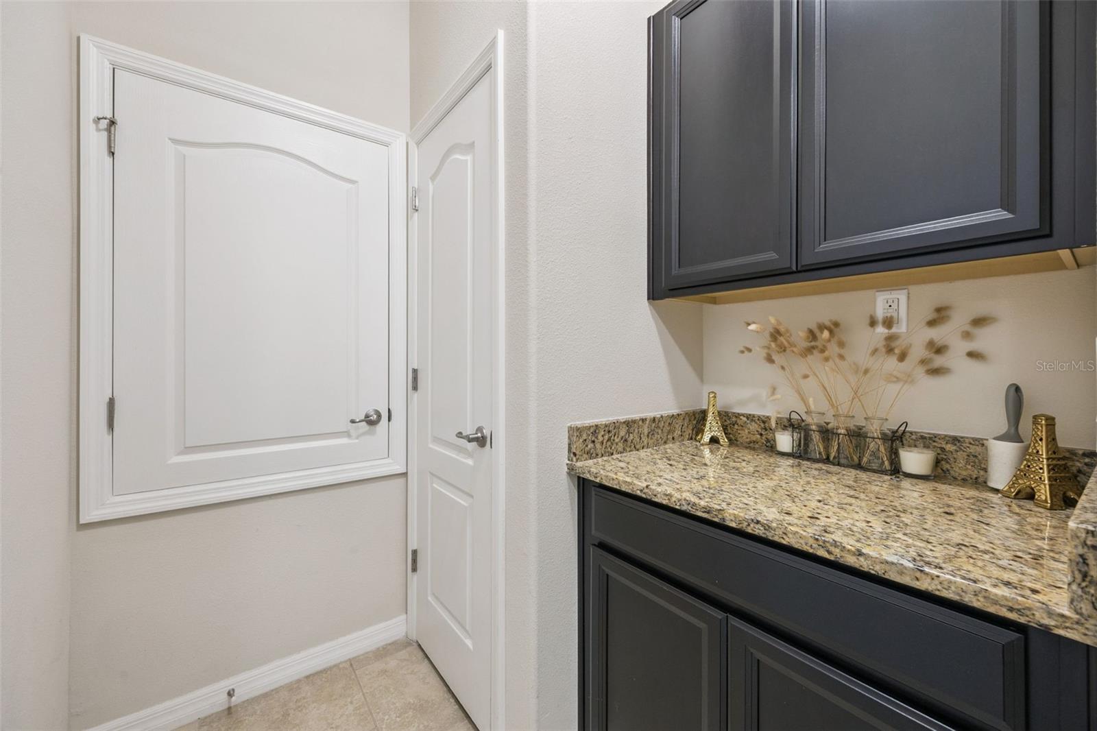 Image 16 of 56 For 653 Victoria Trails Boulevard