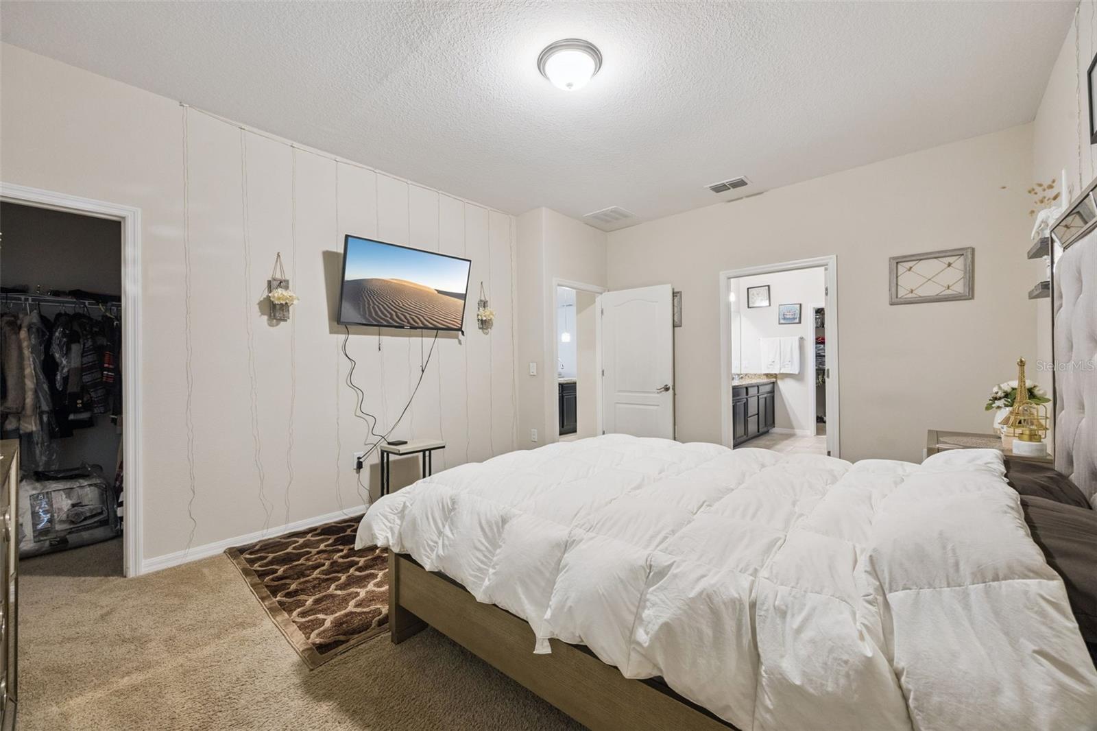 Image 18 of 56 For 653 Victoria Trails Boulevard