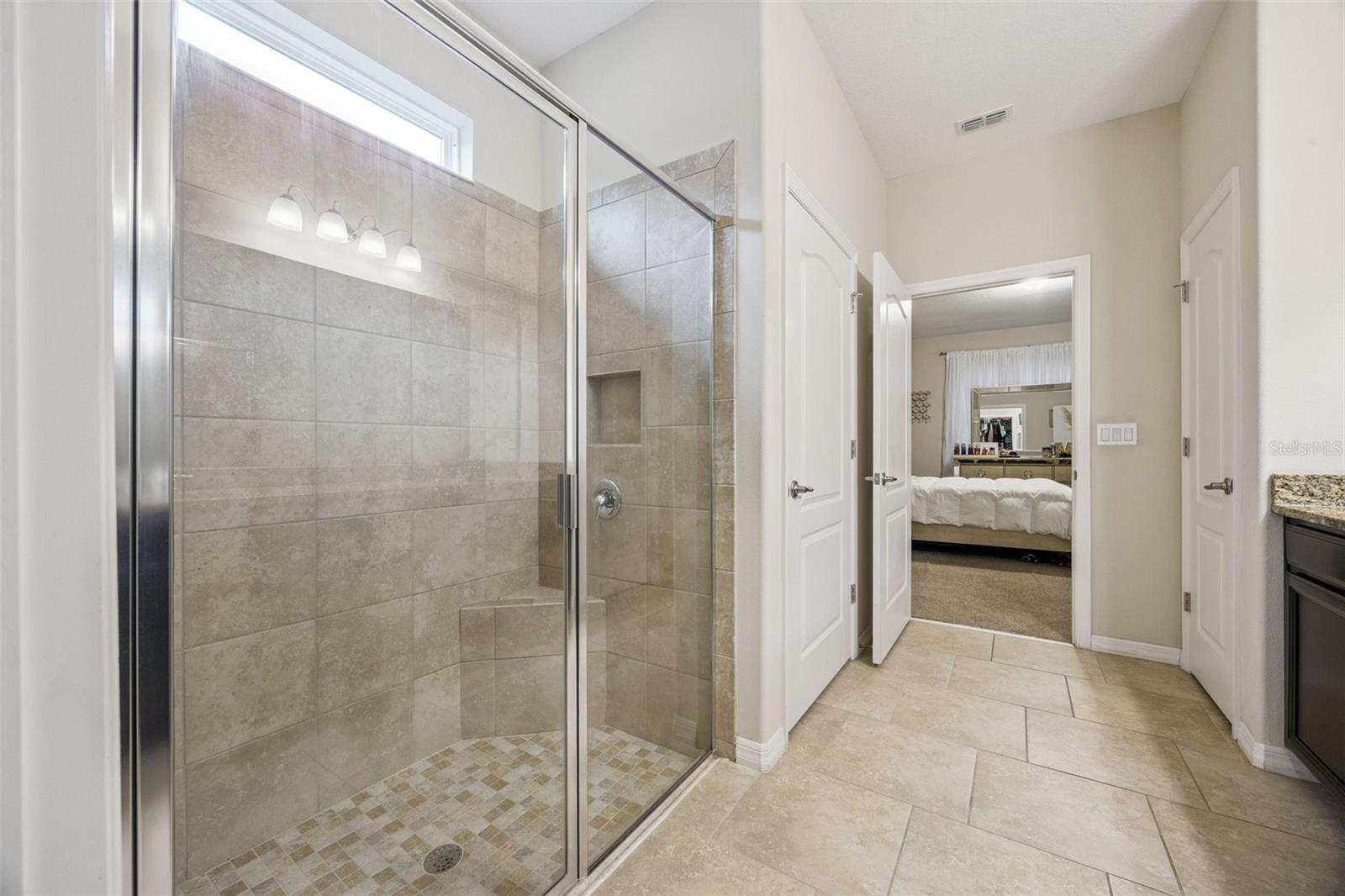 Image 21 of 56 For 653 Victoria Trails Boulevard