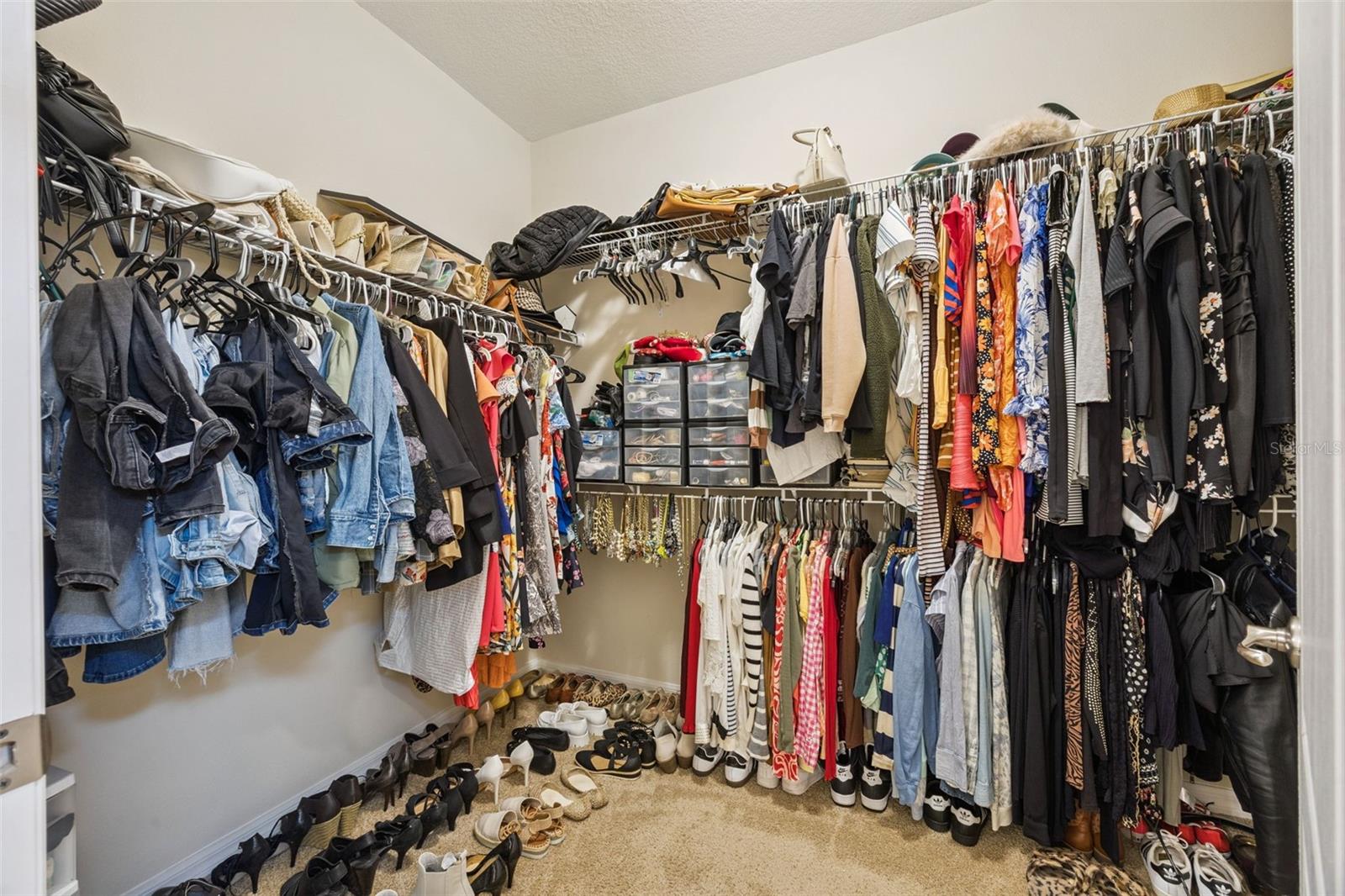 Image 23 of 56 For 653 Victoria Trails Boulevard