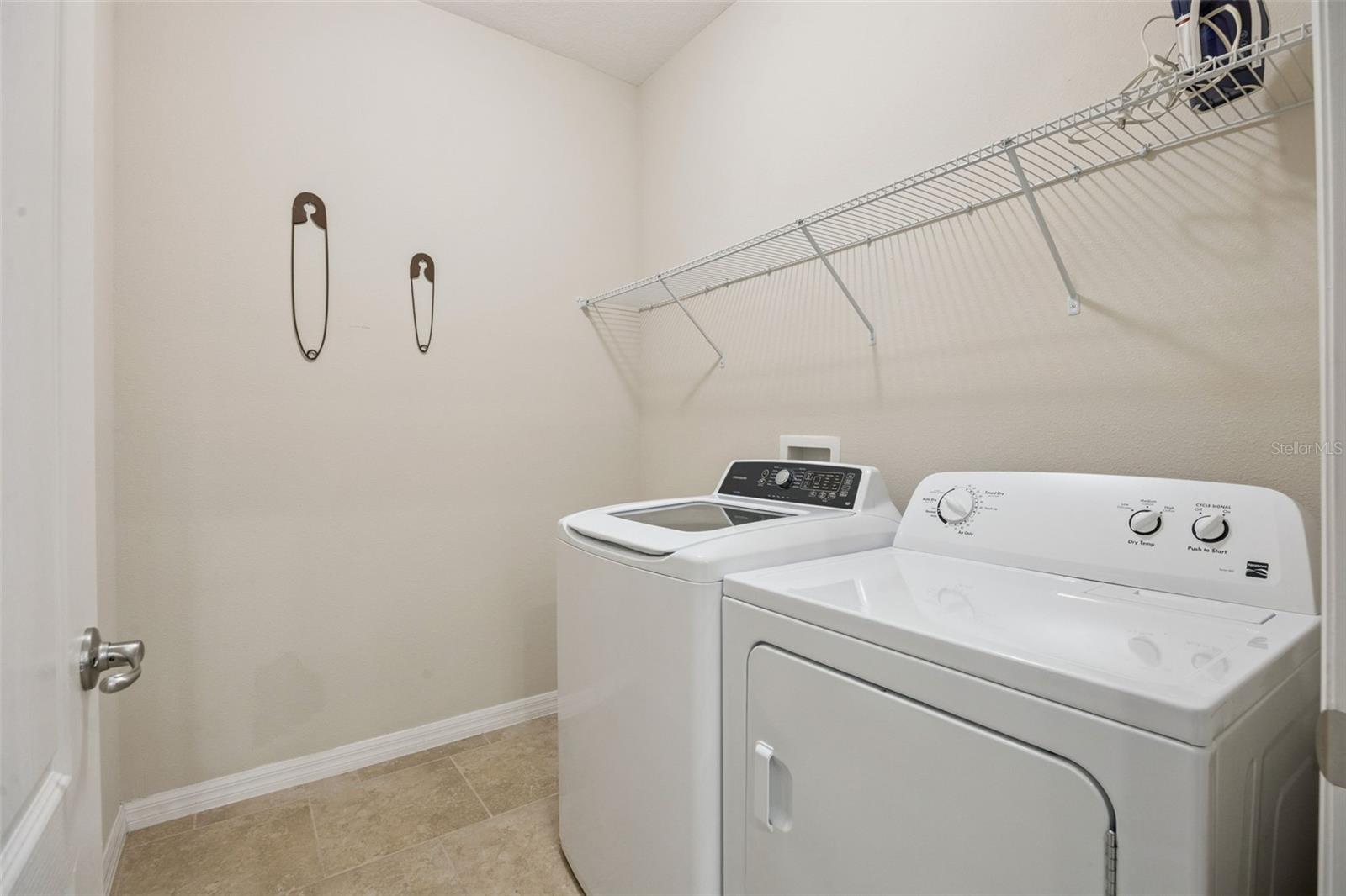 Image 24 of 56 For 653 Victoria Trails Boulevard