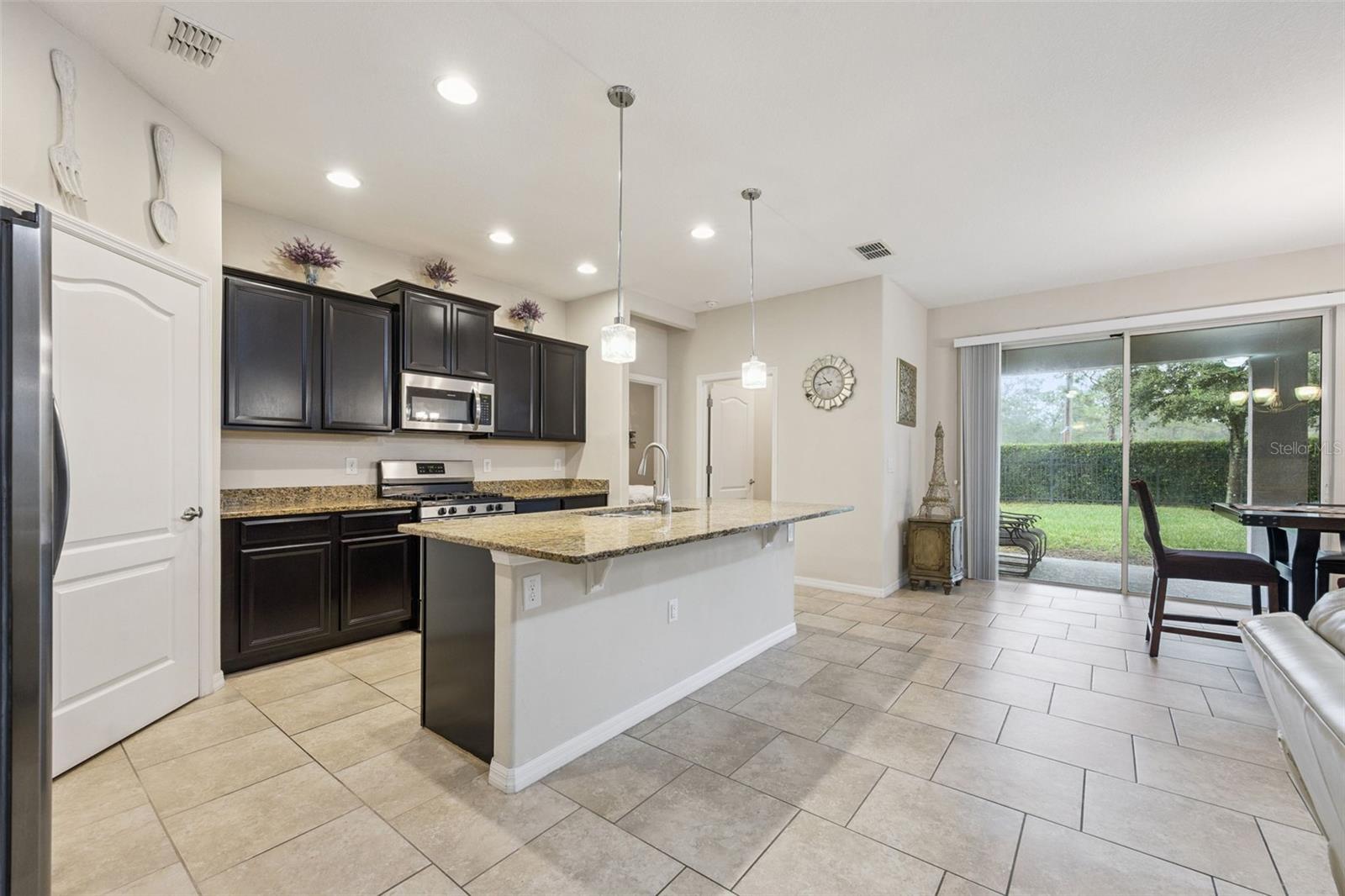 Image 26 of 56 For 653 Victoria Trails Boulevard