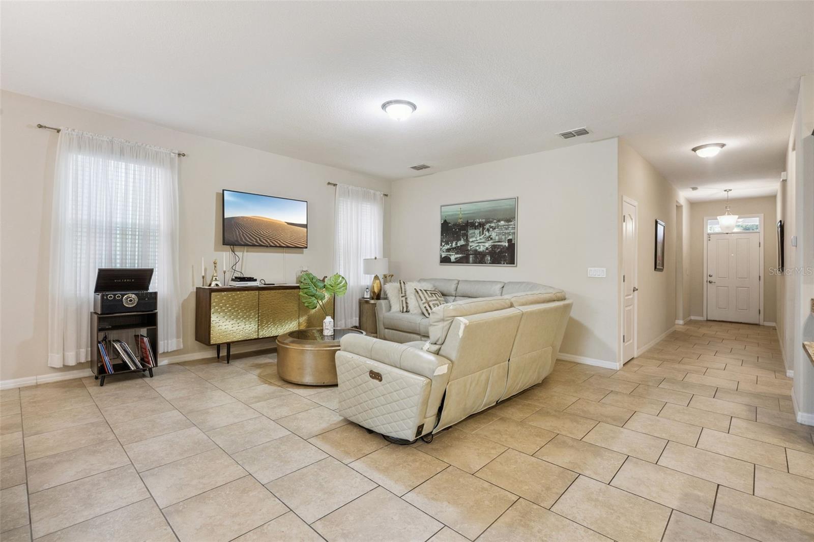 Image 28 of 56 For 653 Victoria Trails Boulevard