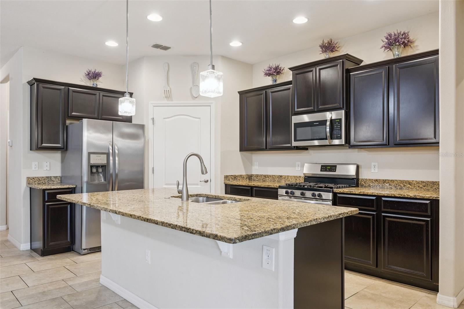 Image 33 of 56 For 653 Victoria Trails Boulevard