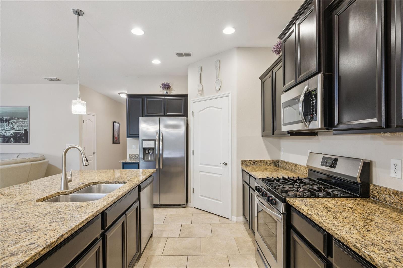 Image 34 of 56 For 653 Victoria Trails Boulevard