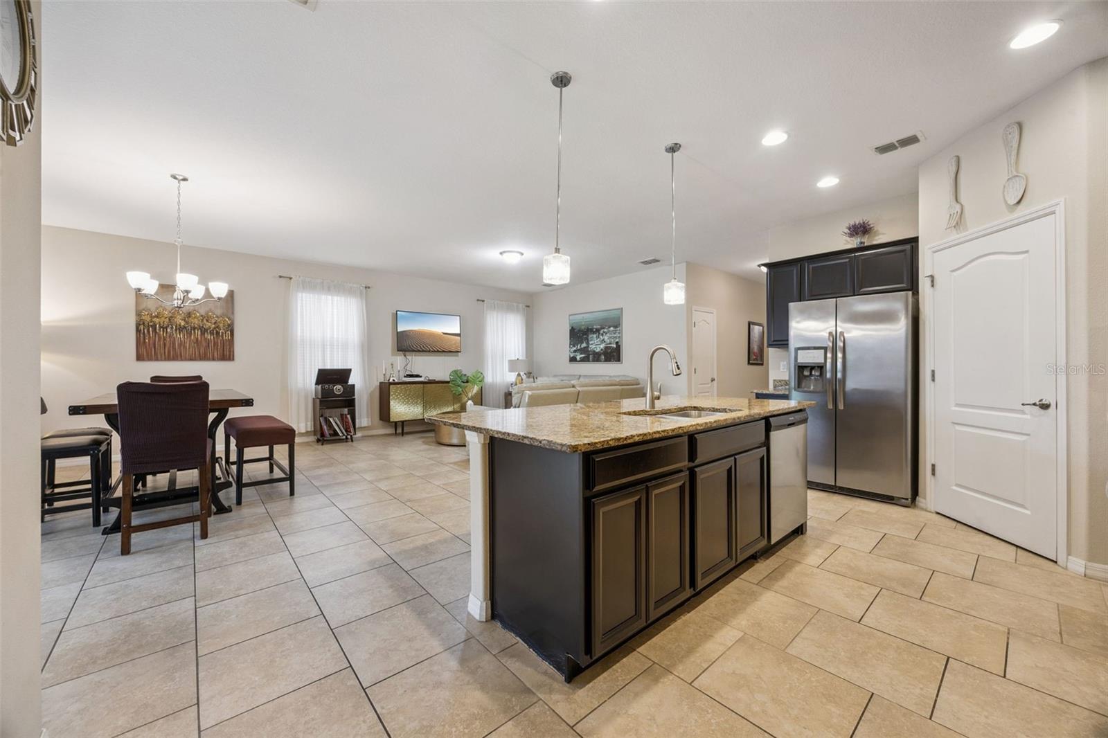 Image 35 of 56 For 653 Victoria Trails Boulevard