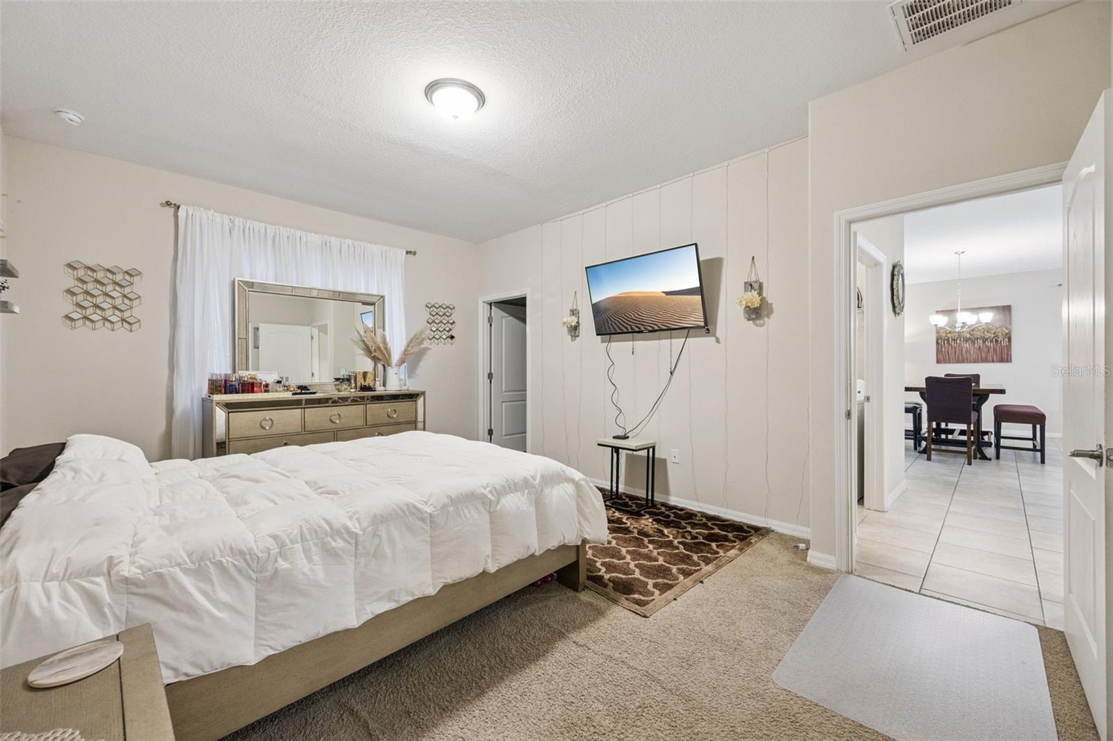 Image 37 of 56 For 653 Victoria Trails Boulevard