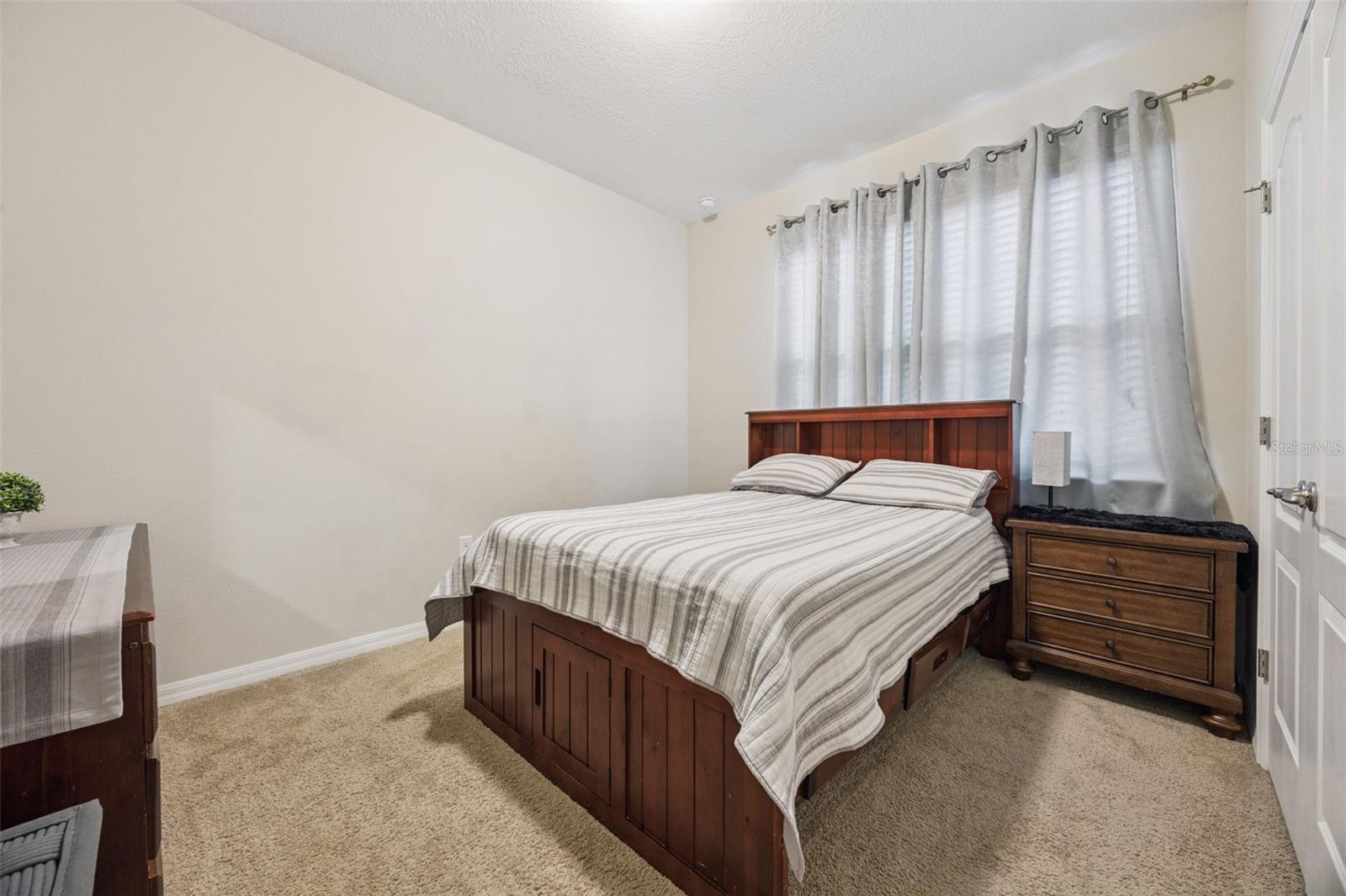 Image 8 of 56 For 653 Victoria Trails Boulevard