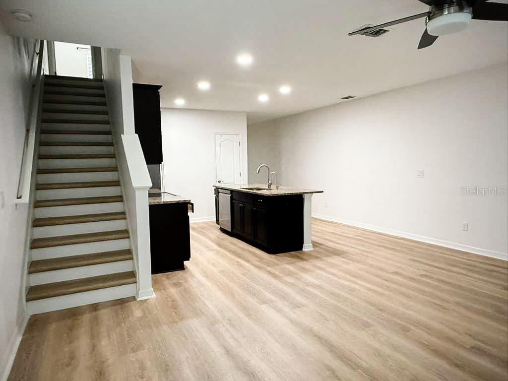 Listing photo id 17 for 600 Northern Way 901