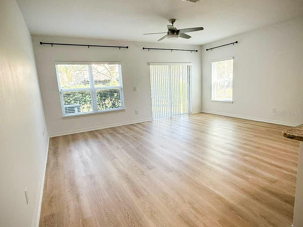 Listing photo id 18 for 600 Northern Way 901