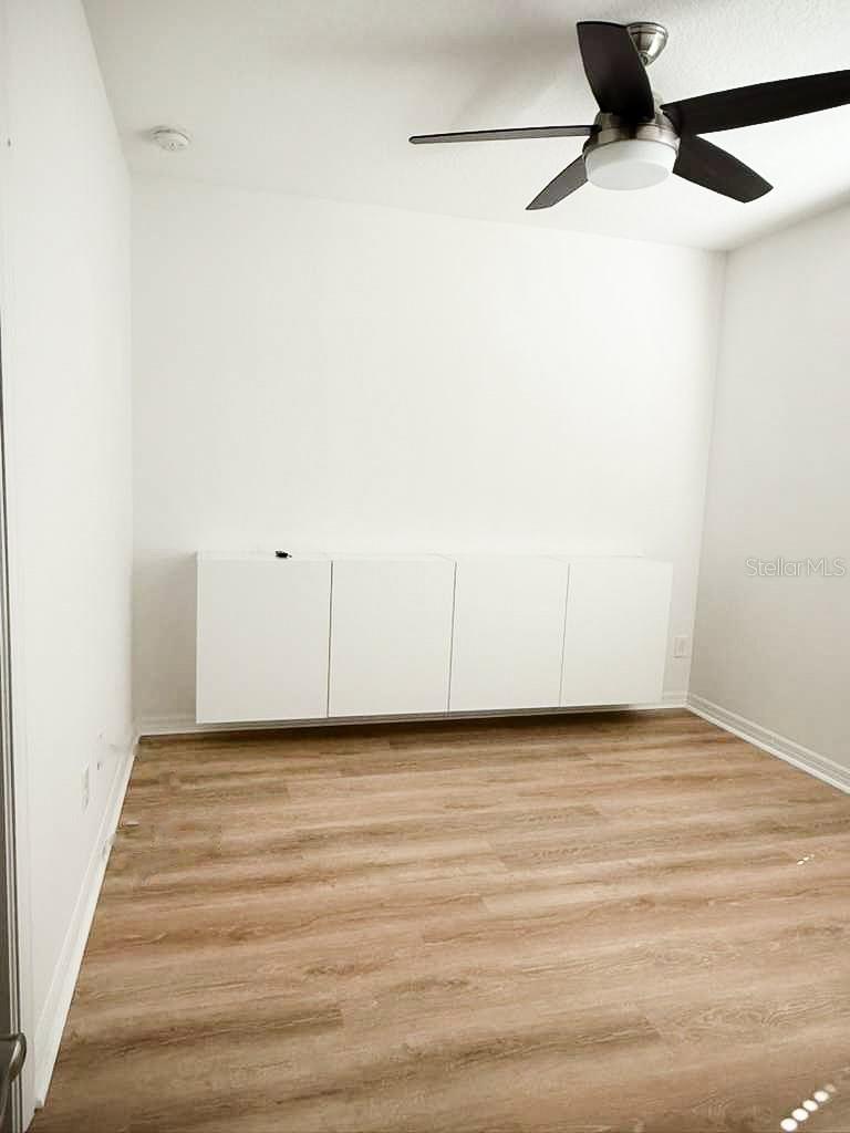 Listing photo id 20 for 600 Northern Way 901