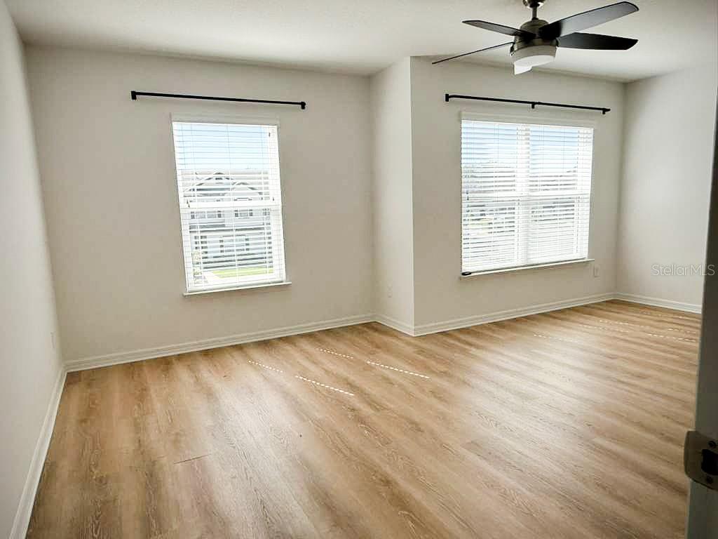 Listing photo id 23 for 600 Northern Way 901