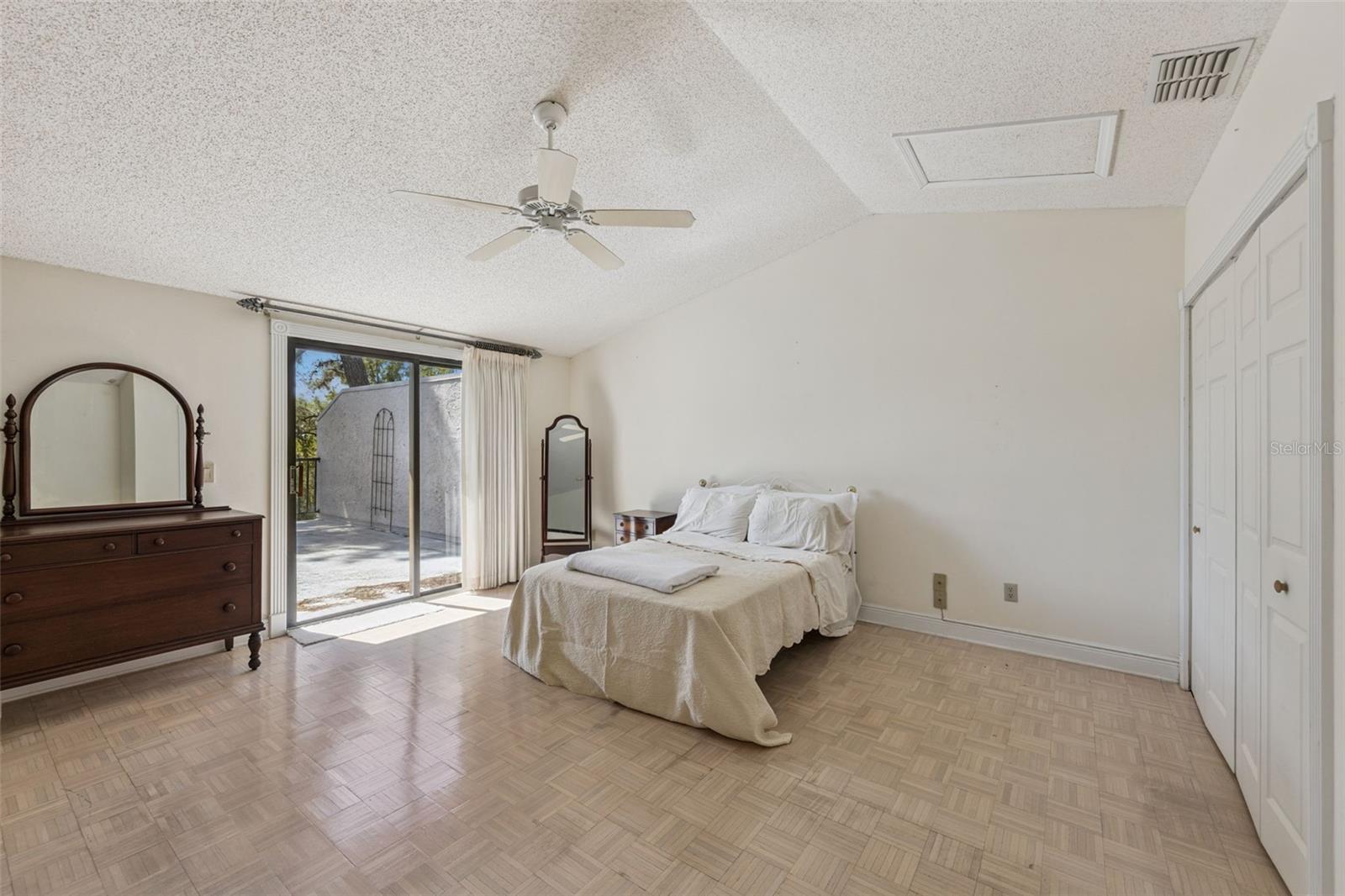 Image 20 of 28 For 300 Shadowbay Boulevard 204