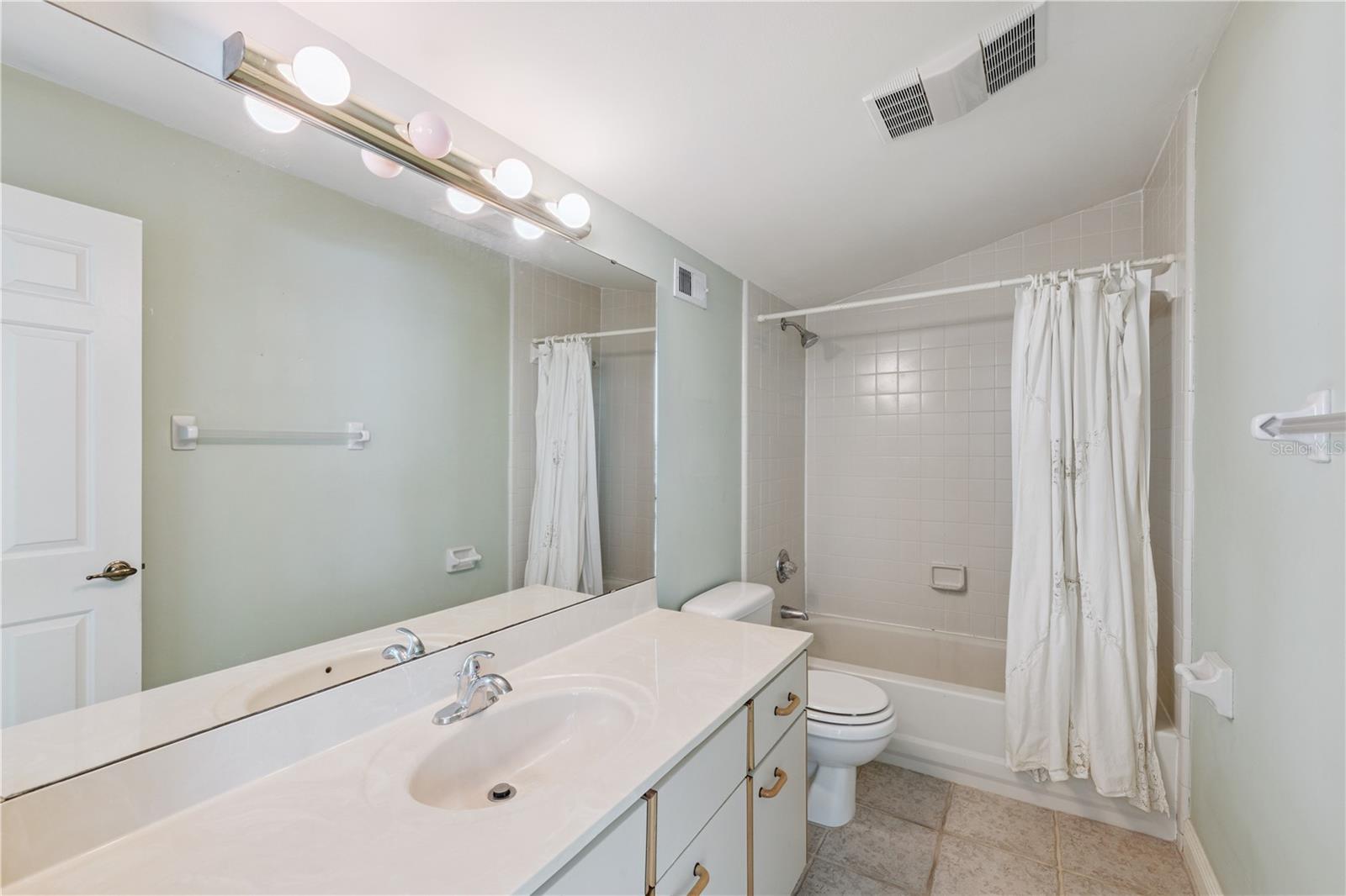 Image 22 of 28 For 300 Shadowbay Boulevard 204