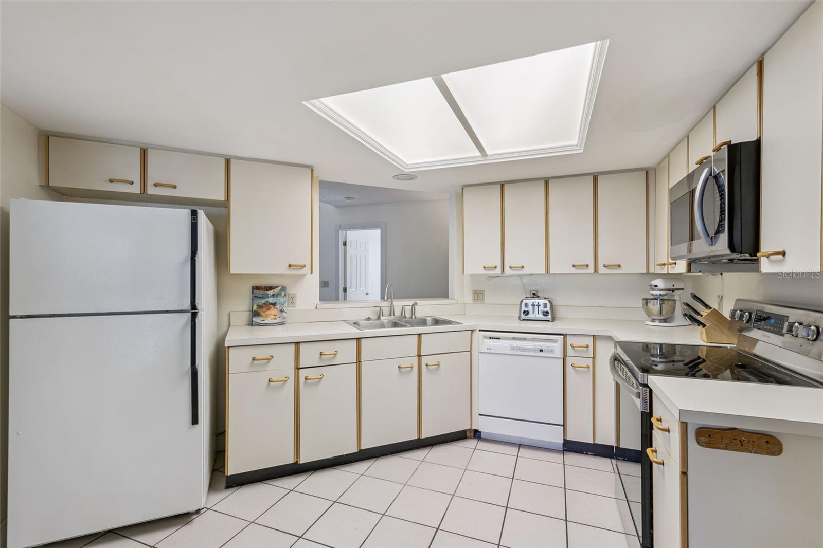 Image 24 of 28 For 300 Shadowbay Boulevard 204