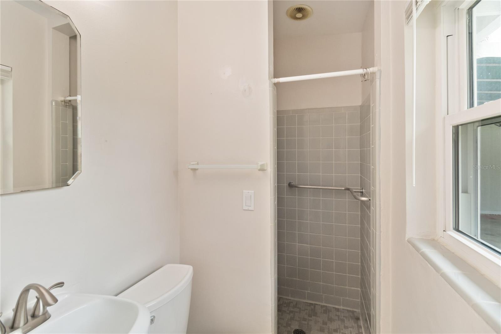 Image 18 of 33 For 428 Selkirk Drive