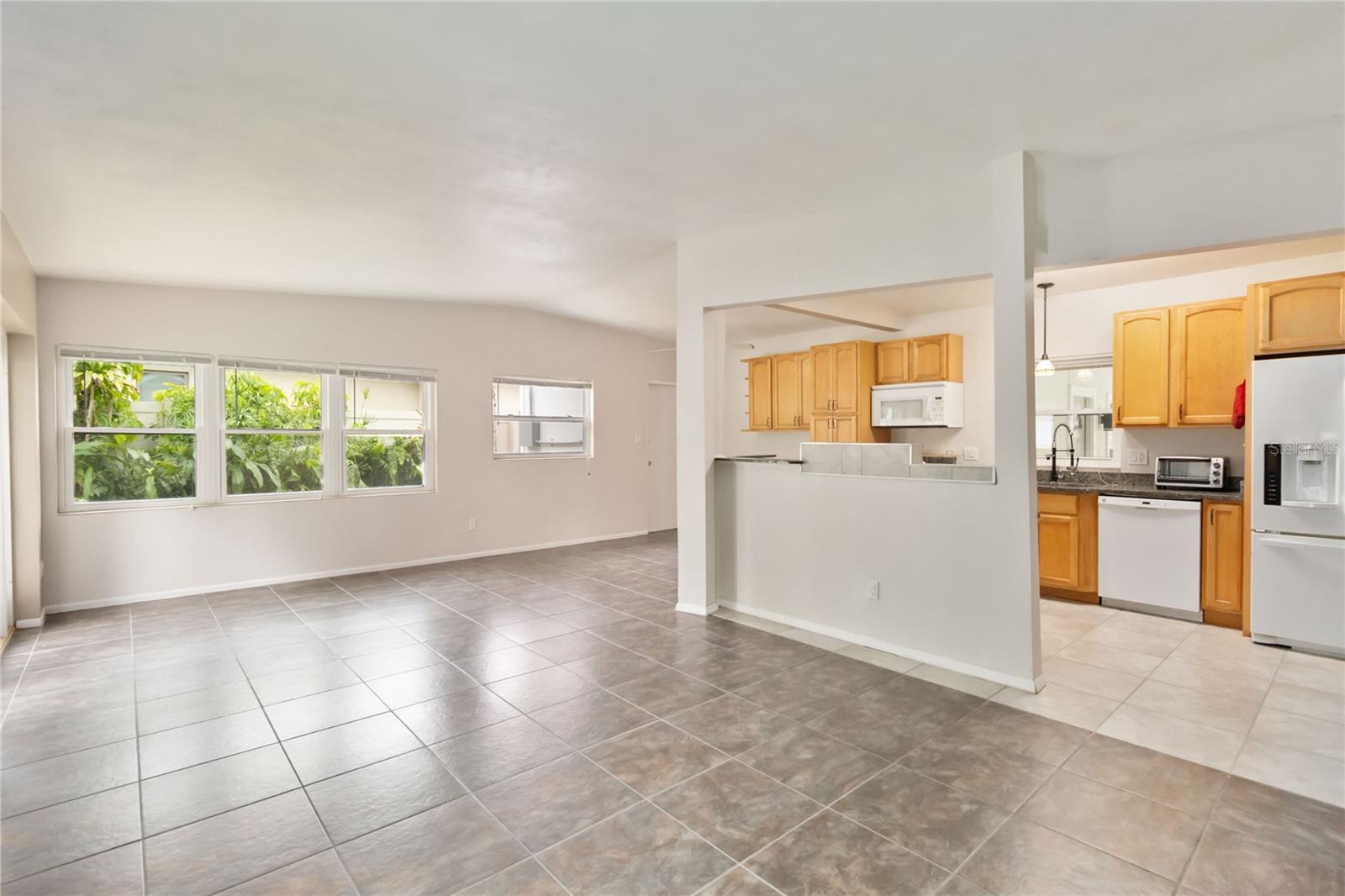 Image 6 of 33 For 428 Selkirk Drive