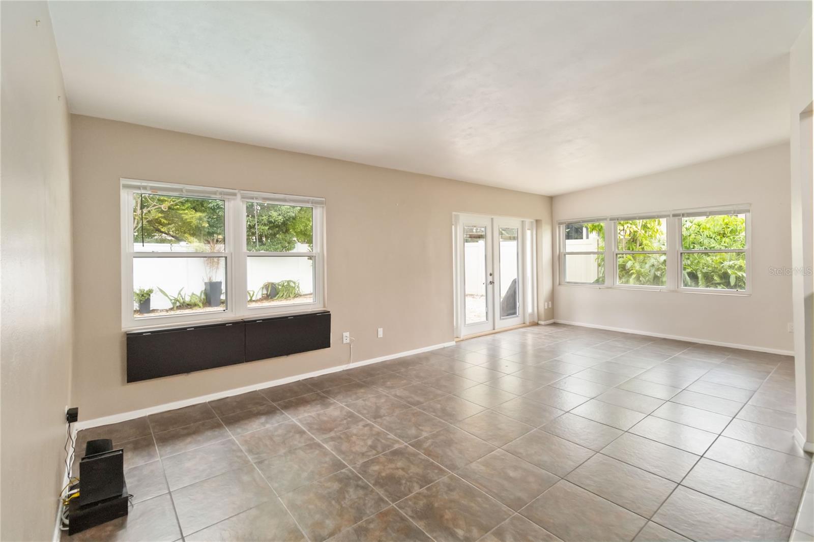 Image 8 of 33 For 428 Selkirk Drive