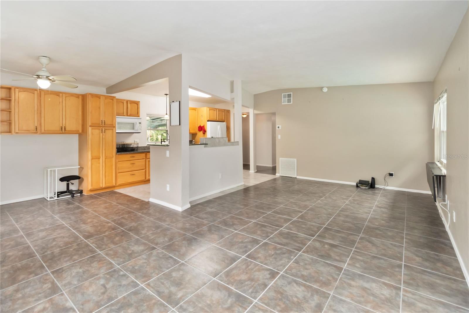Image 9 of 33 For 428 Selkirk Drive