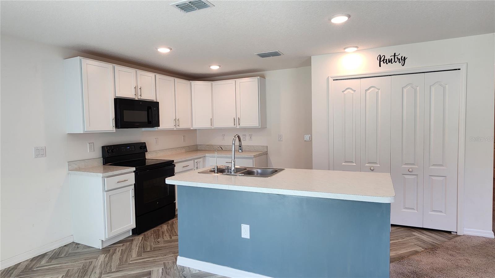 Image 5 of 39 For 832 Sorrel Street Nw