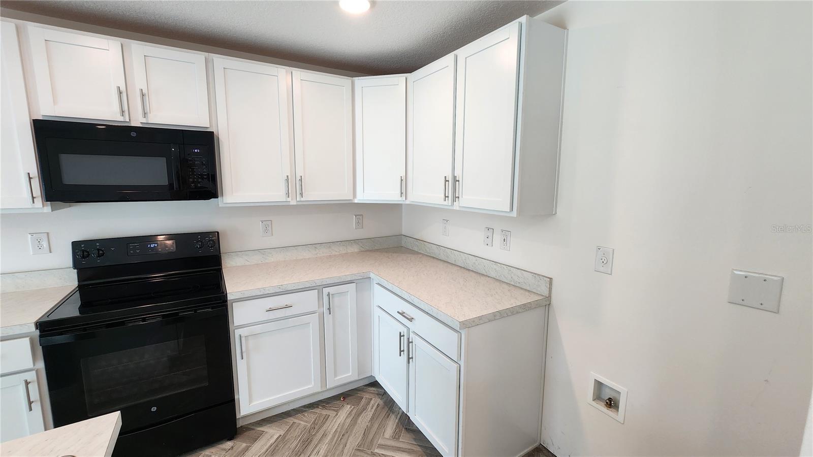 Image 6 of 39 For 832 Sorrel Street Nw