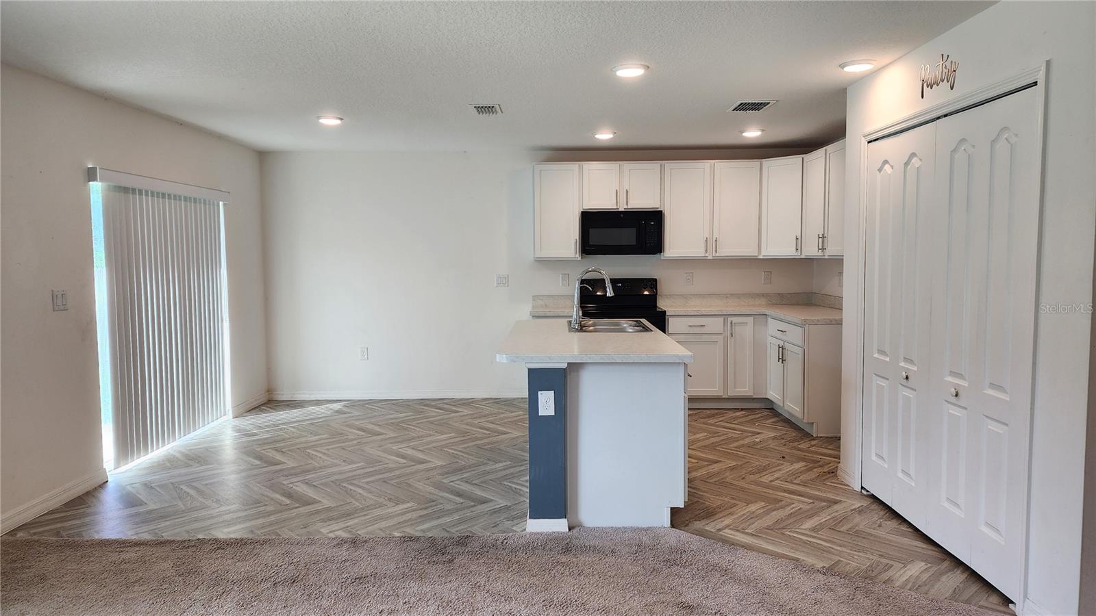 Image 9 of 39 For 832 Sorrel Street Nw