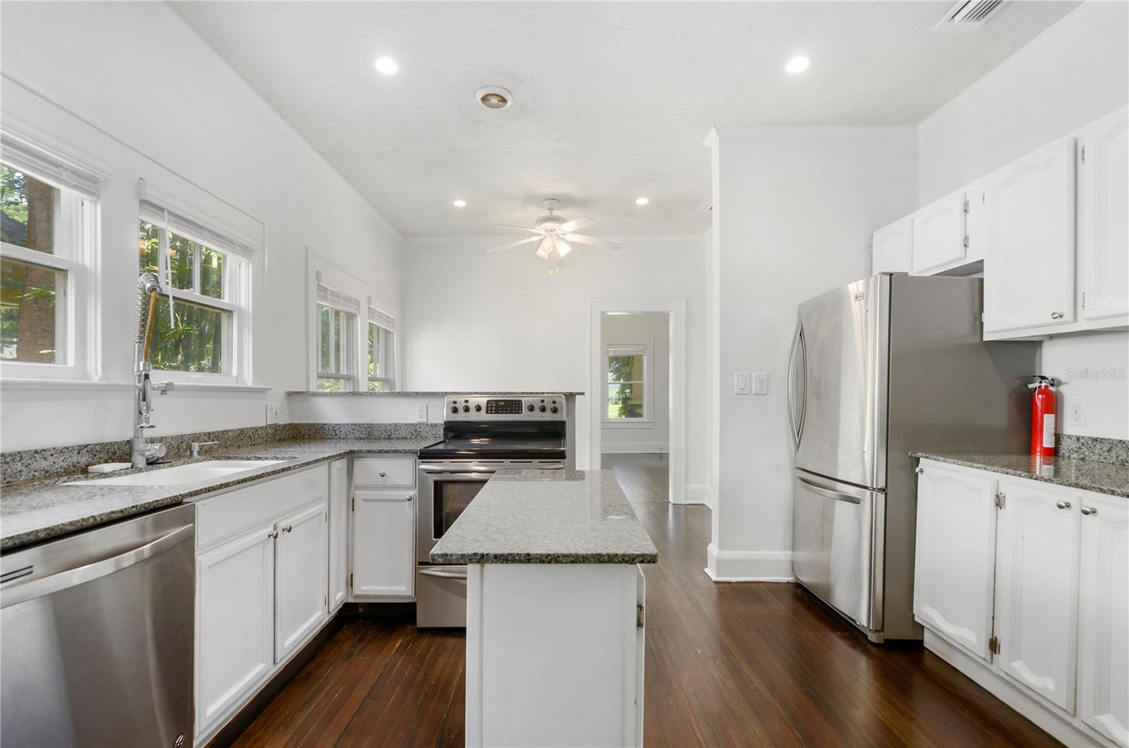 Image 10 of 25 For 1202 Washington Street