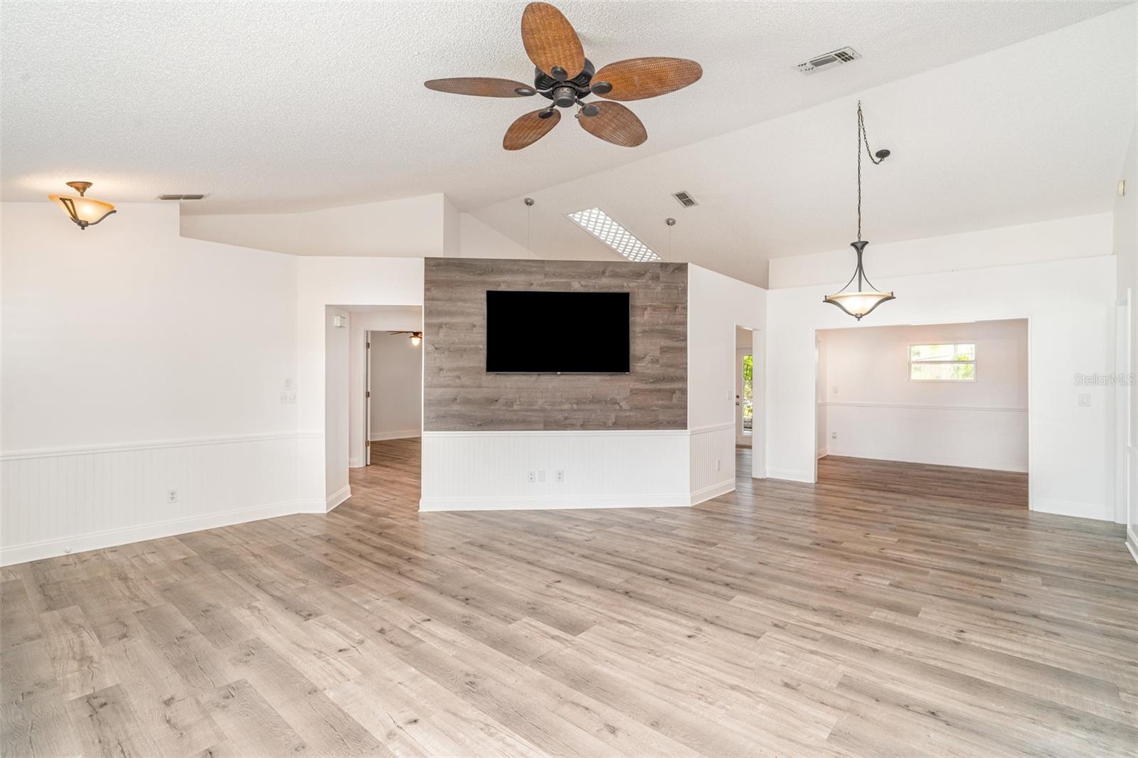 Image 5 of 31 For 2048 Berry Roberts Drive