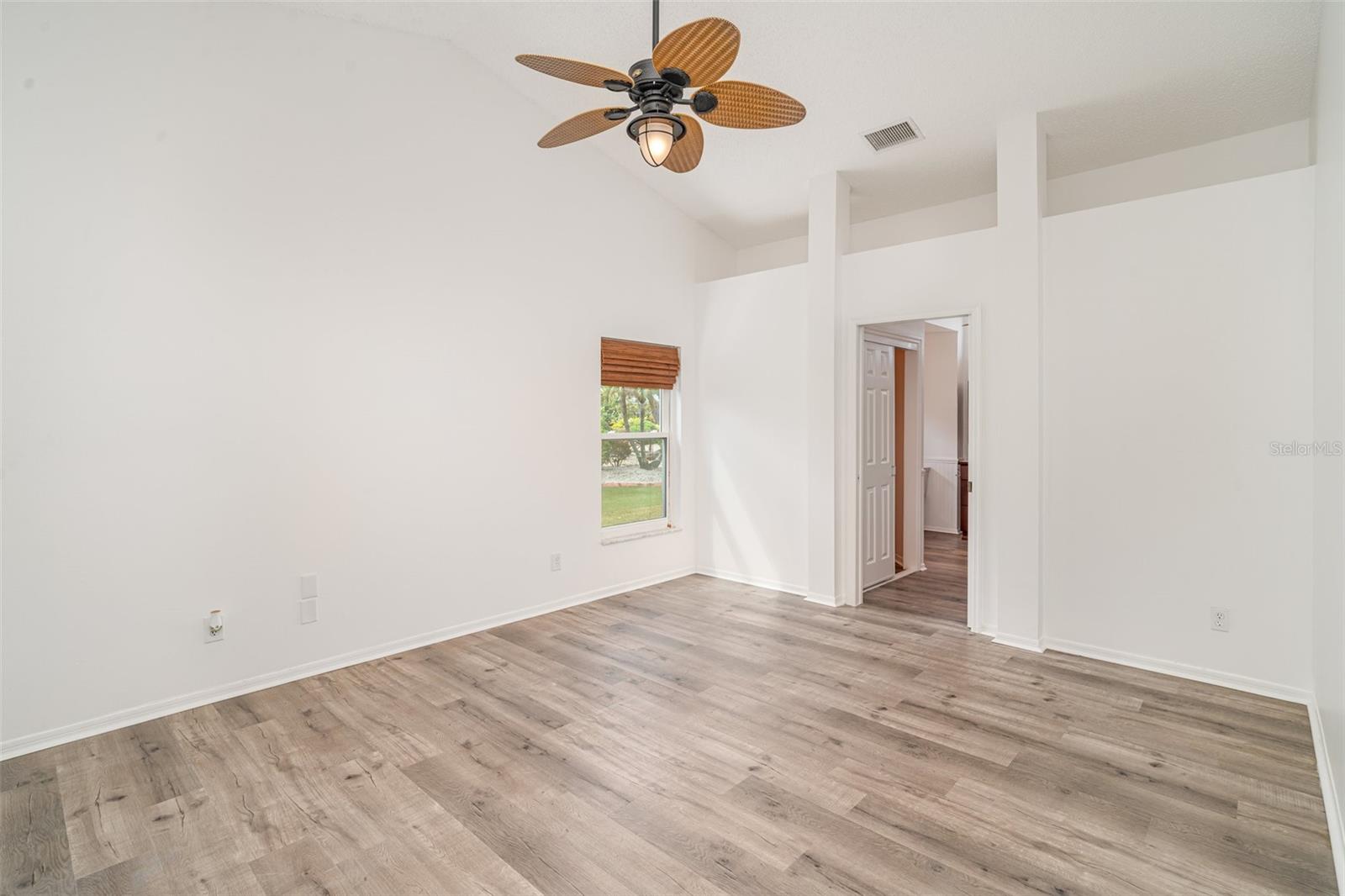 Image 6 of 31 For 2048 Berry Roberts Drive