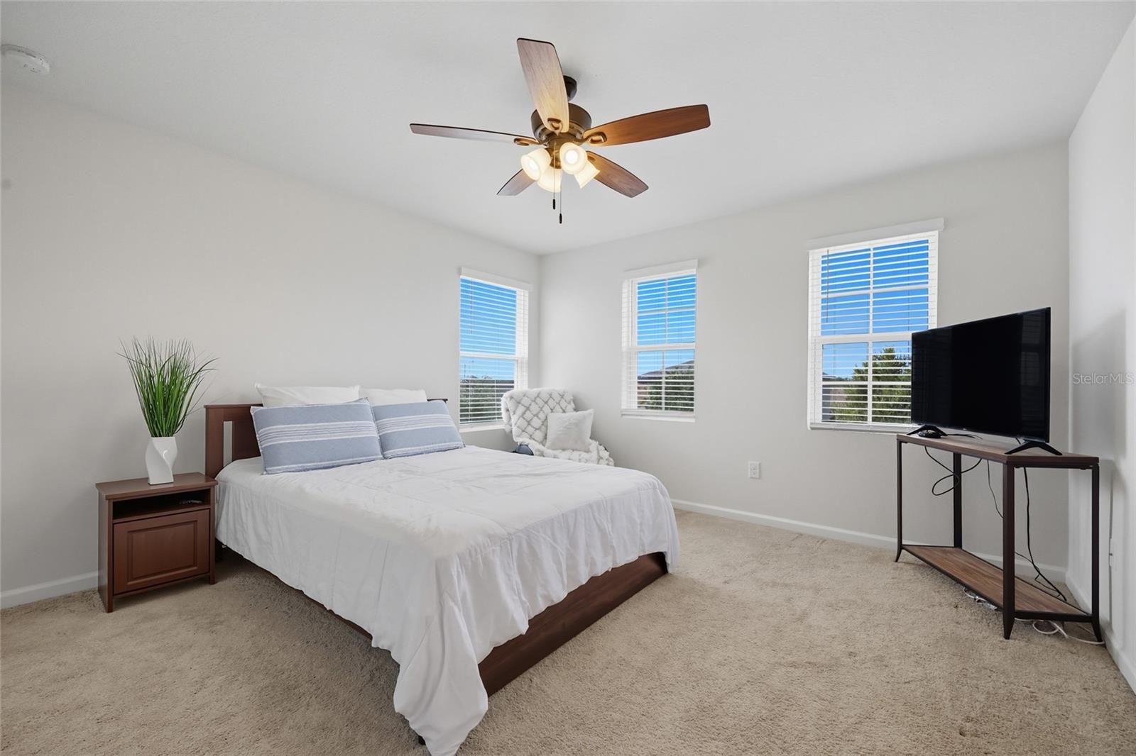 Image 23 of 33 For 938 Fallon Hills Drive