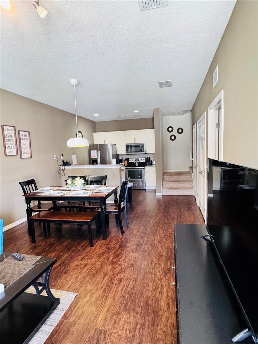 Image 3 of 9 For 8931 Shine Drive